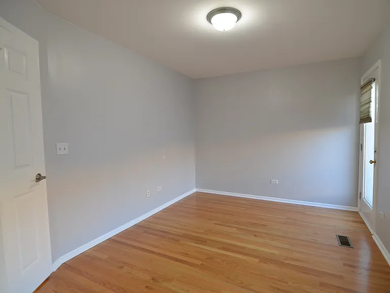 4851 N Pulaski Rd — Photo 9