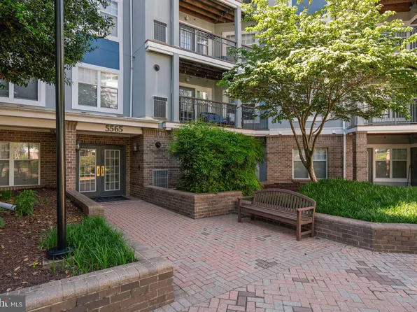 5565 Seminary Rd APT 402, Falls Church, VA 22041