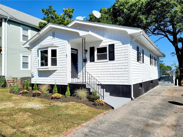47 Huxley Ave, Providence, RI 02908