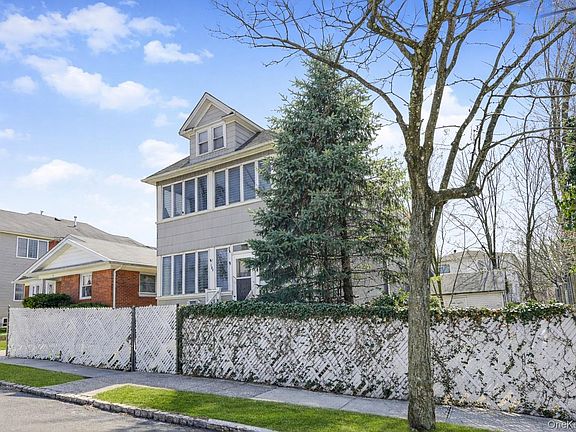 2nd image of 202 Dixon Avenue