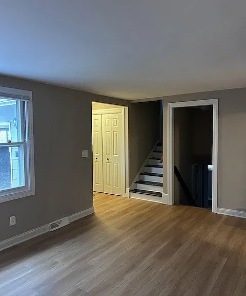 1827 Sussex Ct — Photo 8