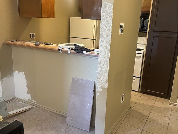 5th image of 9520 Royal Ln APT 121