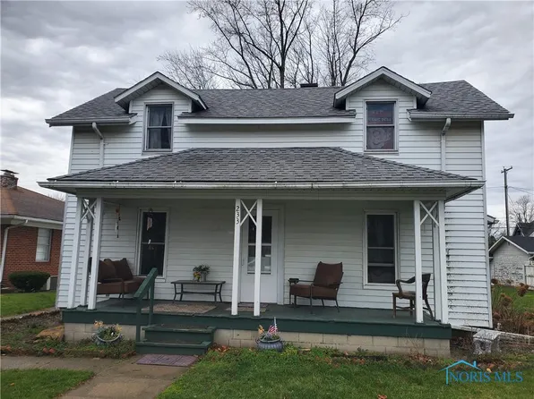 233 Chestnut St, Pettisville, OH 43553