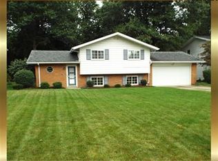 5186 Devon Dr, North Olmsted, OH