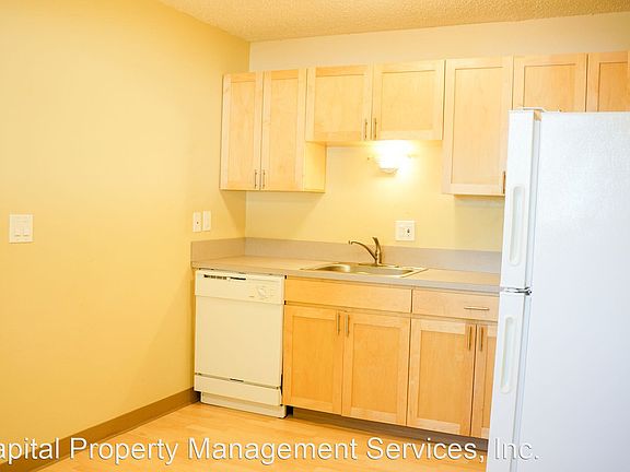 3rd image of 1537 SE Stark St #11155670