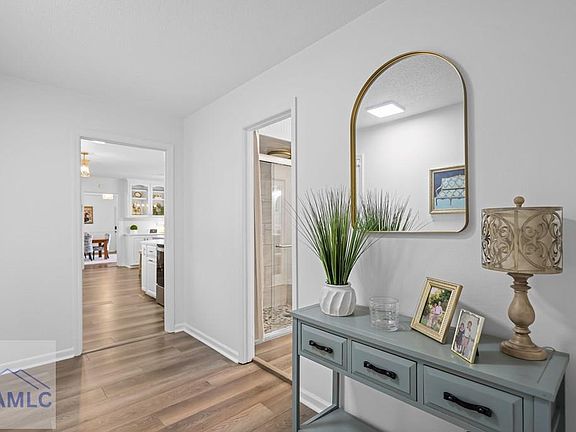 5th image of 548 S 5th St