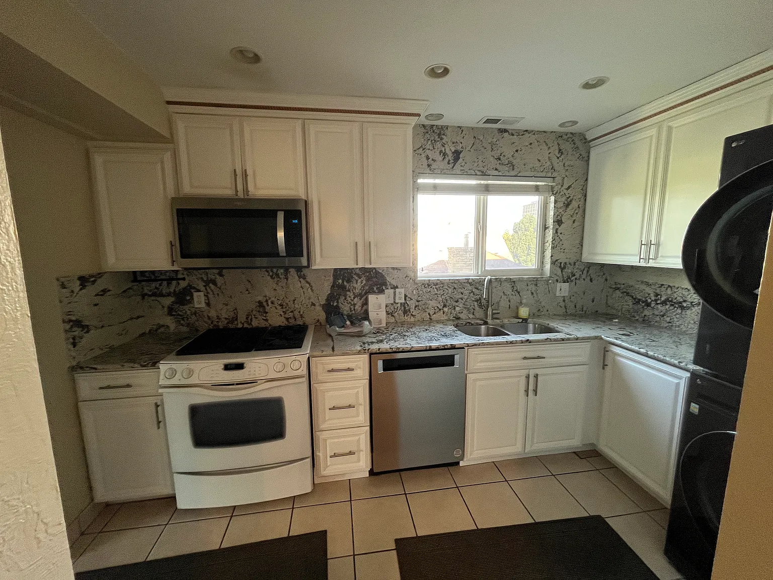 2 bed, 1.5 bath, 1300 sqft, $2,500 — Photo 4