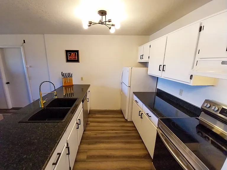 4100 E Mission Ln #C — Photo 3