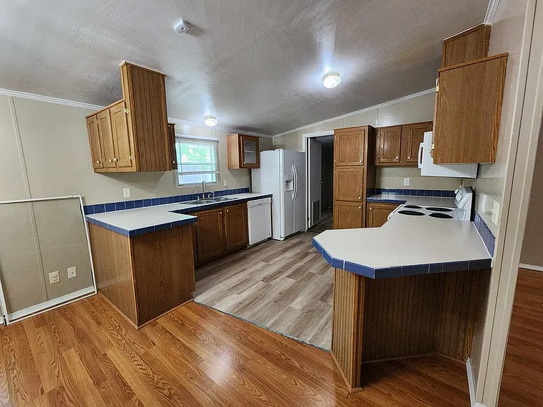 922 Ashwood St — Photo 20