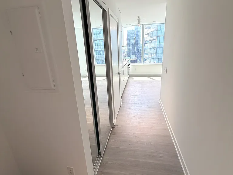 8 Wellesley St E #5910 — Photo 4