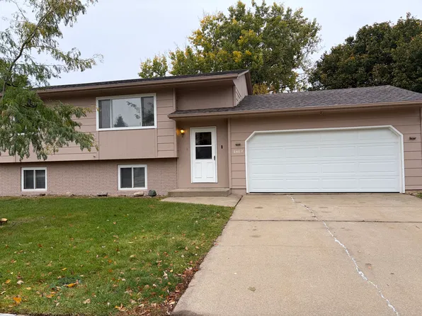 1813 S Cambridge Ave, Sioux Falls, SD 57106