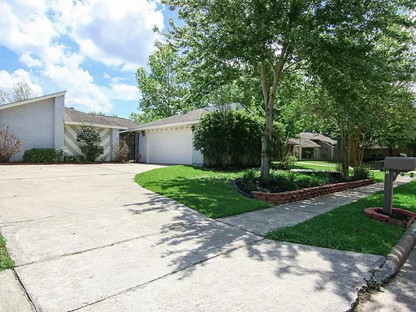 2531 Colonial Ridge Dr, Friendswood, TX 77546