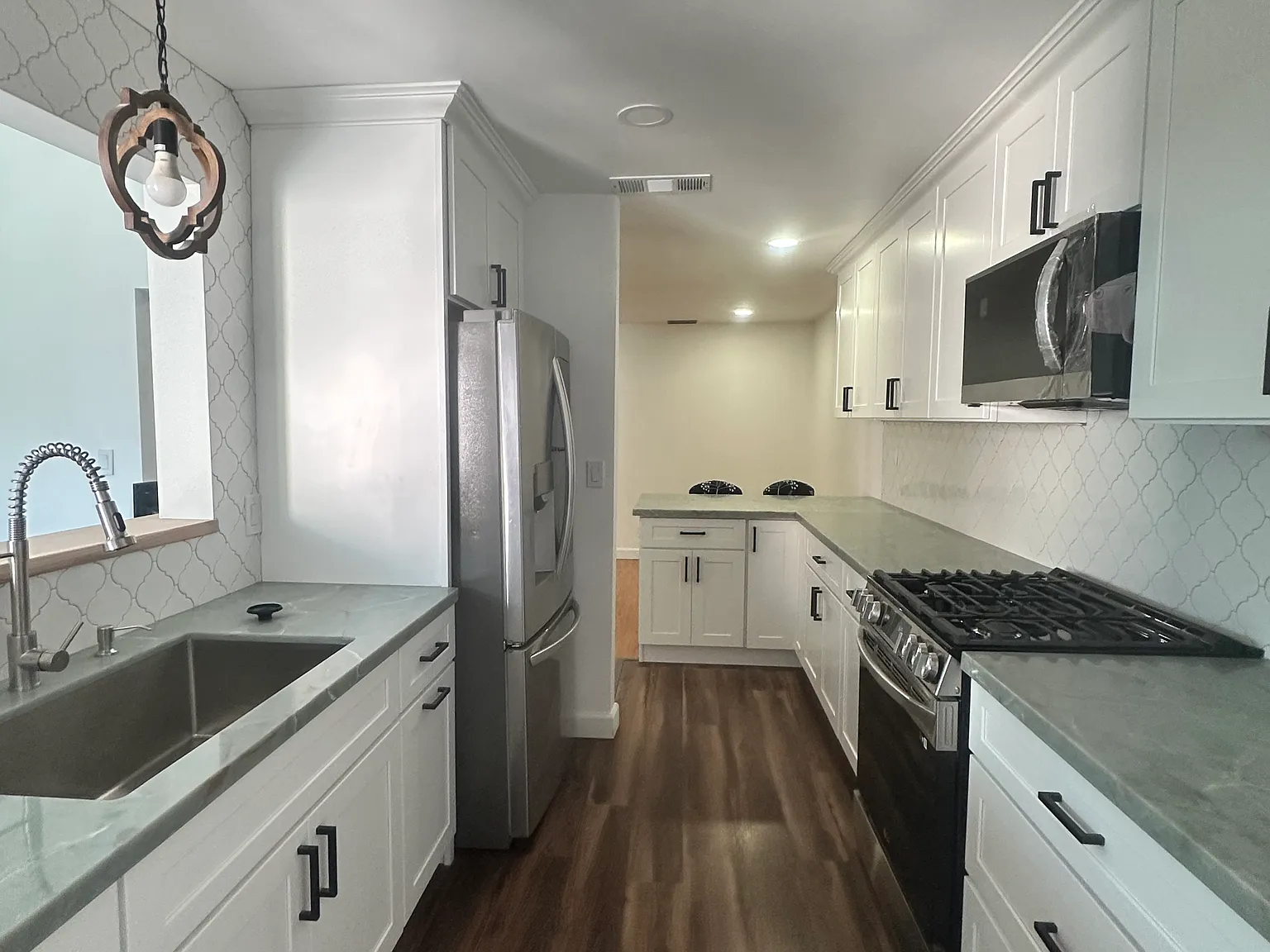 3 bed, 1350 sqft, $3,850 — Photo 3