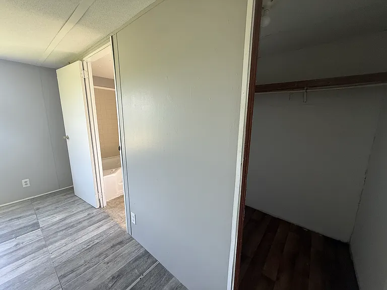 185 Middle Ave — Photo 10