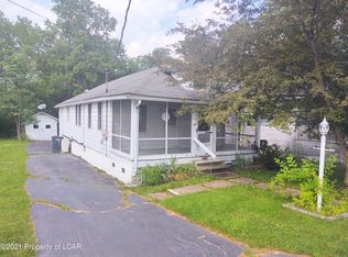 128 Old Lake Rd, Dallas, PA 18612