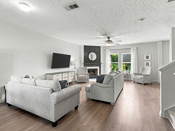 3rd image of 227 Owl Dr