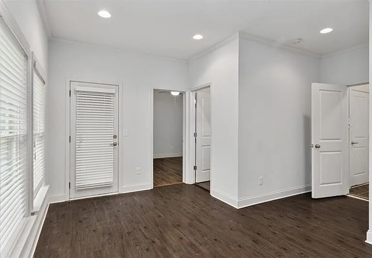 926 Canterbury Ln NE — Photo 25