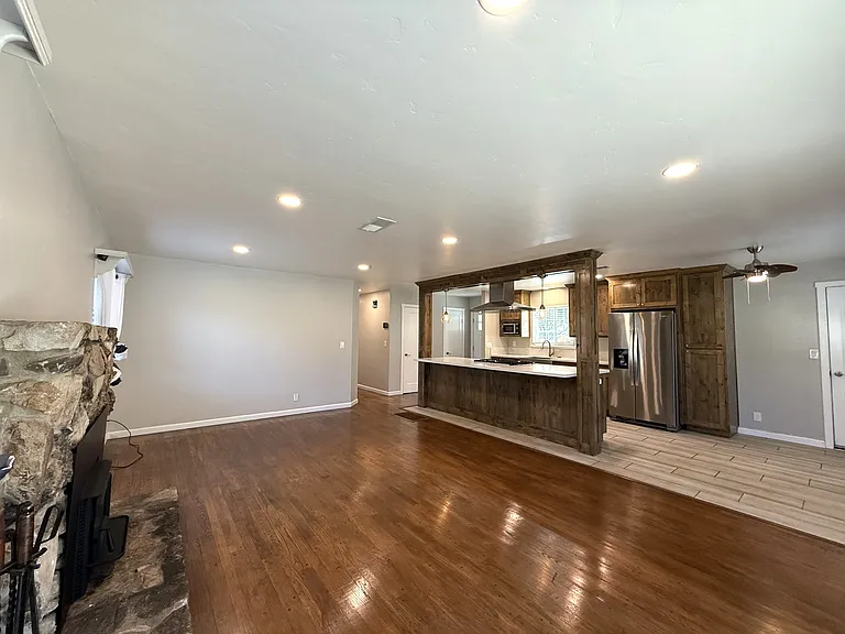 1476 Hooker Oak Ave — Photo 3