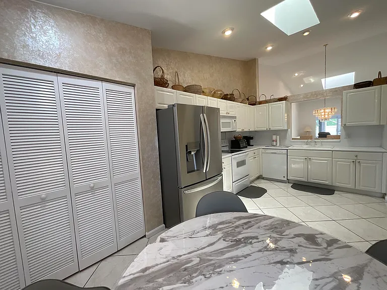 5574 Royal Lake Cir — Photo 8