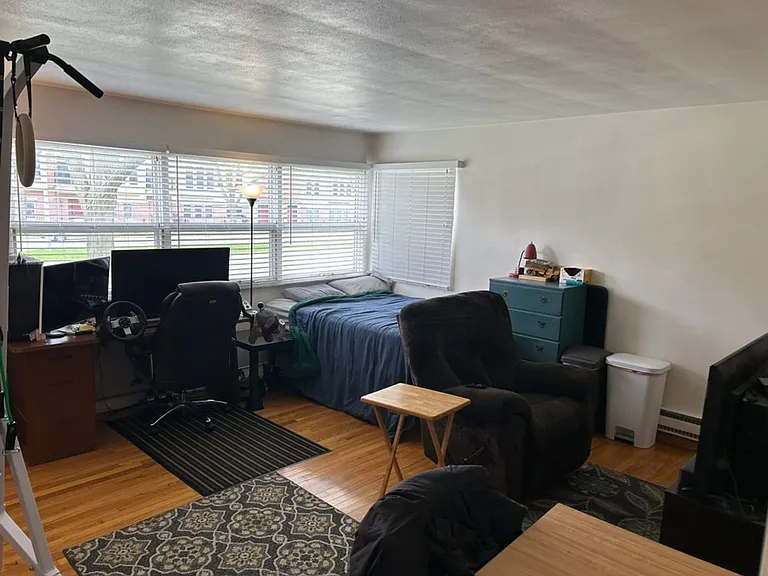 509 Midvale Ave — Photo 10