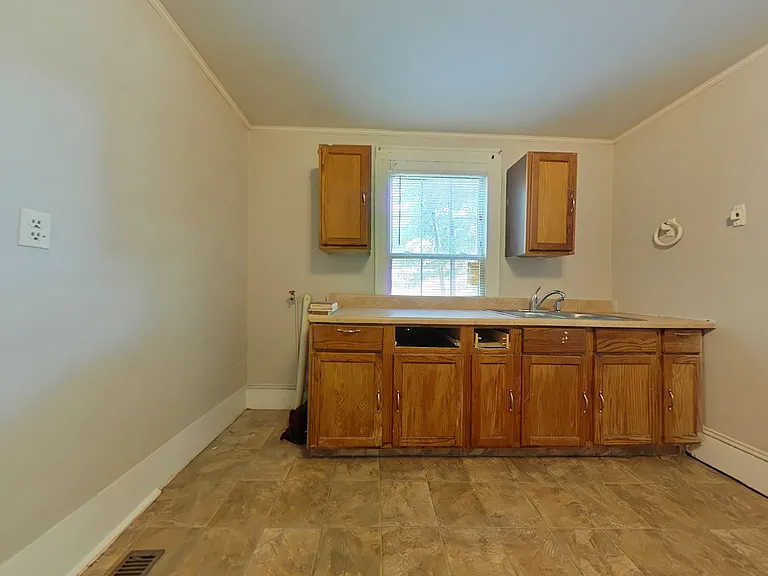 224 N Dunleith Ave — Photo 3