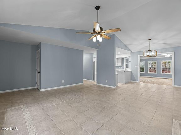 4th image of 106 Bayswater Court