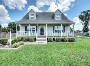 408 Green Hollow Ln, Sandston, VA 23150