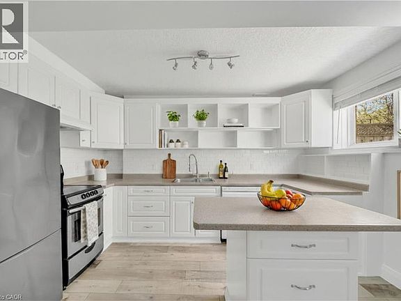 3rd image of 347 Keewatin Ave