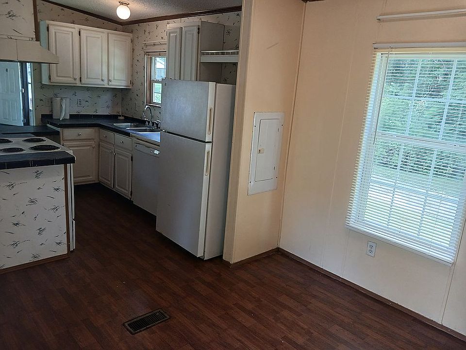 2nd image of 131 Ellis Rd