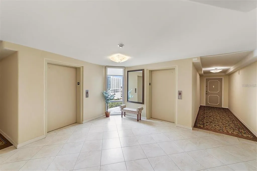 2 bed, 2.0 bath, 1736 sqft, $5,000 — Photo 3