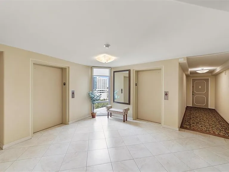 1111 N Gulfstream Ave #16C — Photo 3