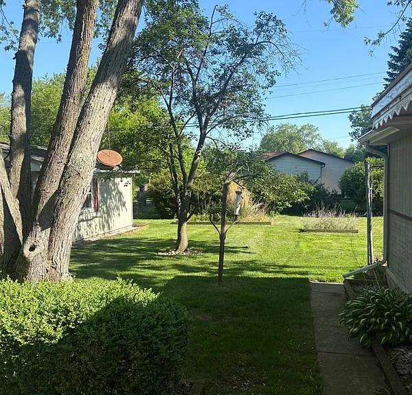 6284 Woodsdale Dr — Photo 14
