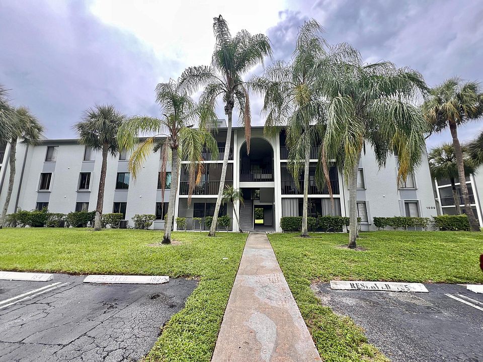 1st image of 1111 Green Pine Boulevard #C3