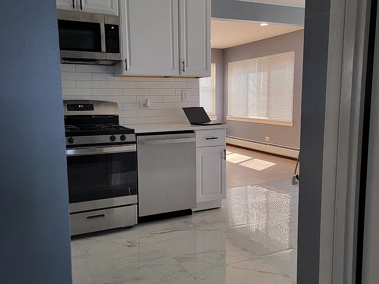 4250 W Lawrence Ave #2W — Photo 7