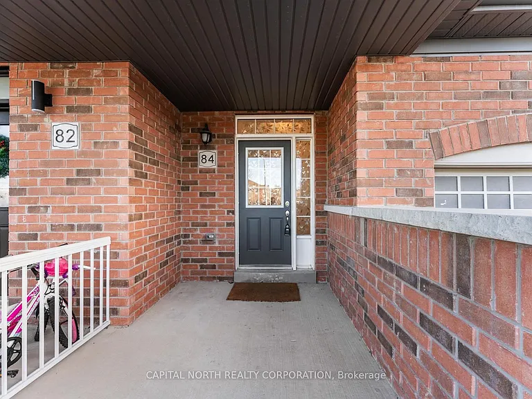 84 Fortis Cres — Photo 3