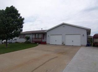 350 Circle Dr SW, Walford, IA 52351