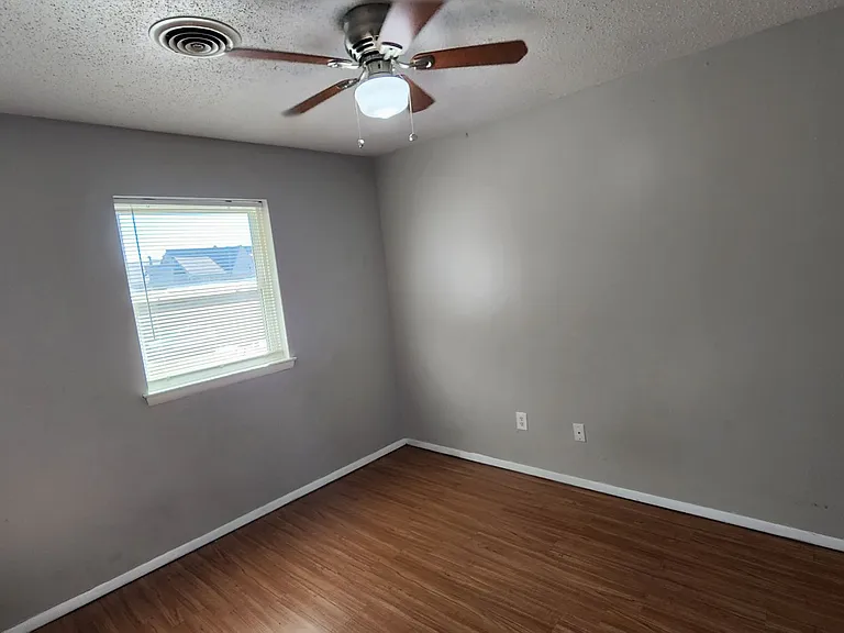 301 N University Dr #10 — Photo 20