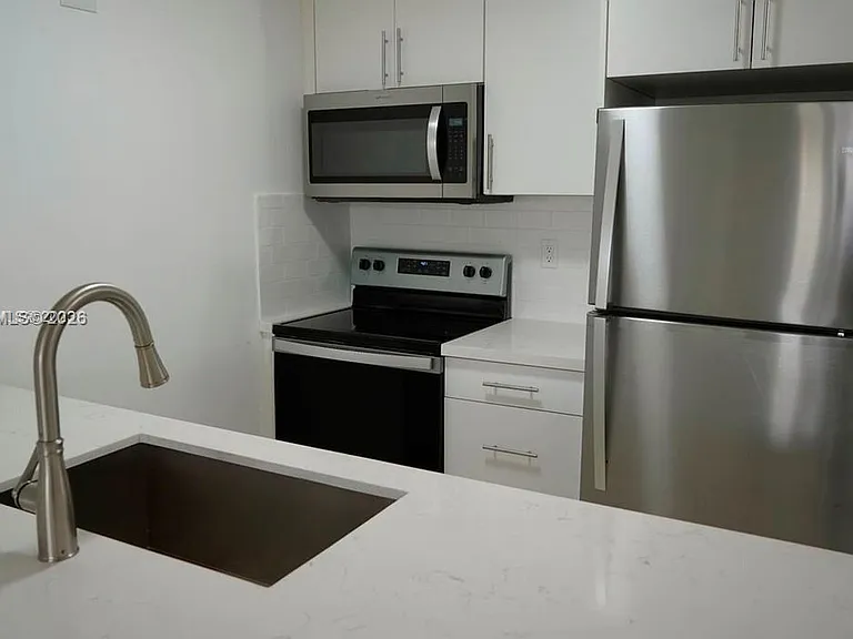 2771 Riverside Dr #405A — Photo 4