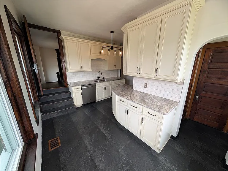 2132 Lincoln Ave — Photo 10