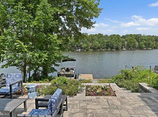 1605 Greenbriar Ct, Reston, VA 20190