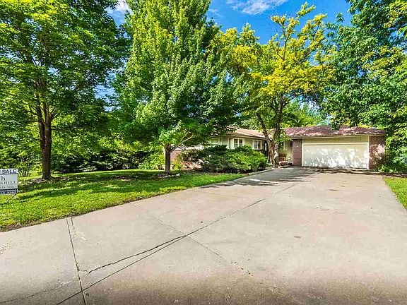 2nd image of 3004 Tamarak Dr