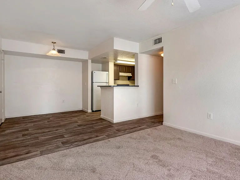 Madelyn Oaks Apartments — Photo 14