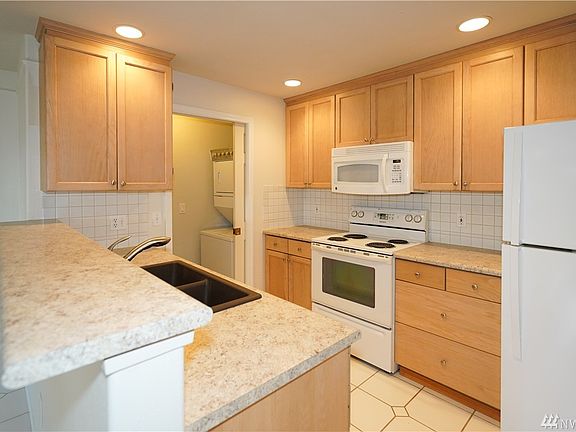 3rd image of 15330 Sunwood Blvd #102