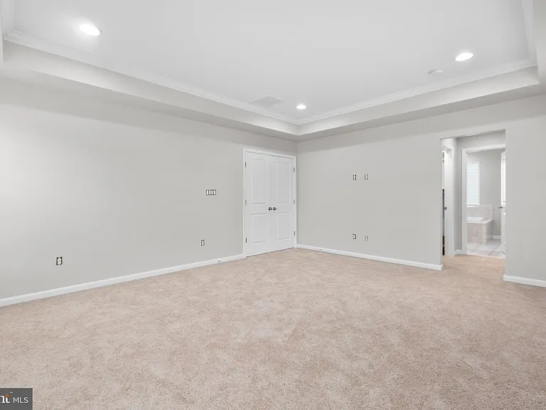 930 Forsythia Ln — Photo 36