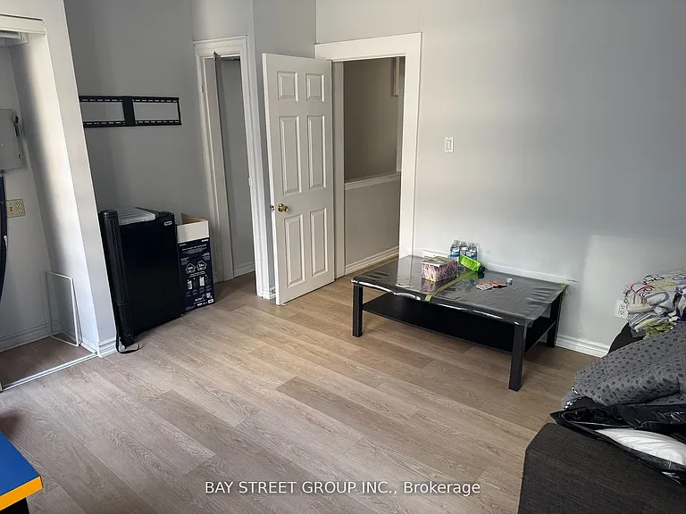 189 Dundas St W #2 — Photo 8
