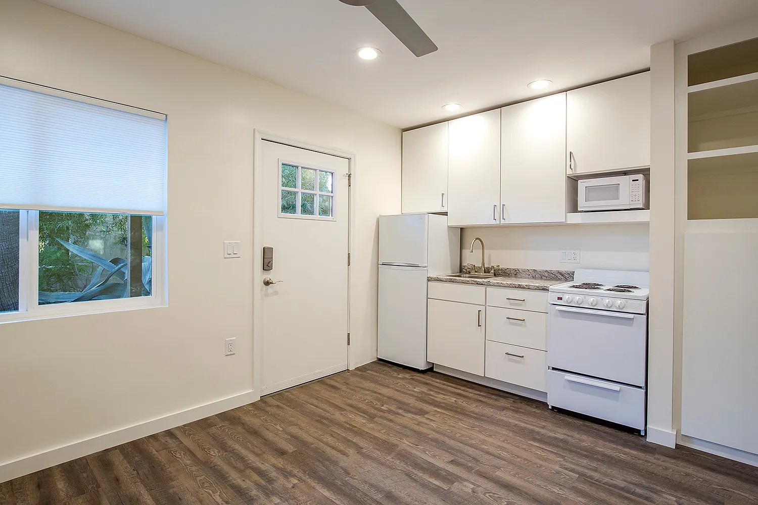 1 bed, 400 sqft, $995 — Photo 3