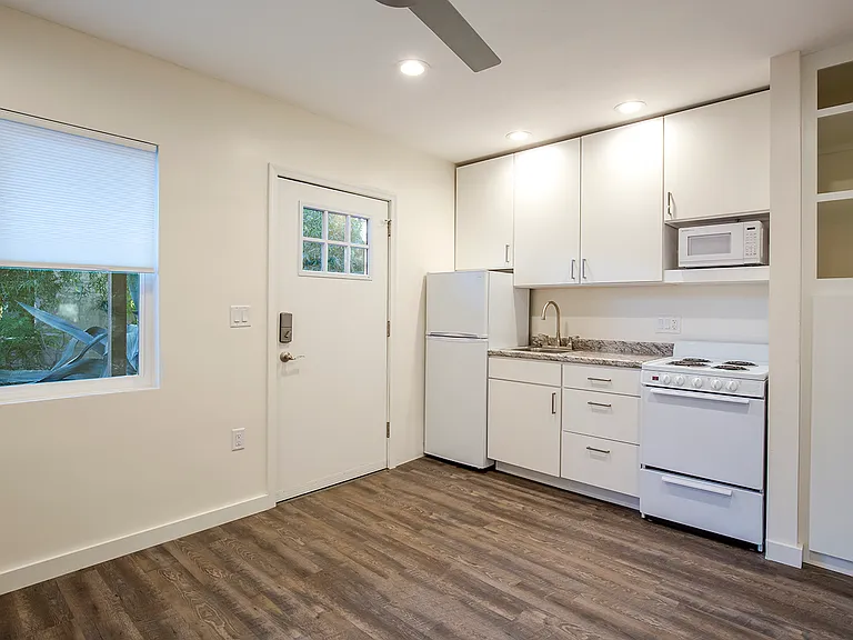 1138 N Richey Blvd #B — Photo 3