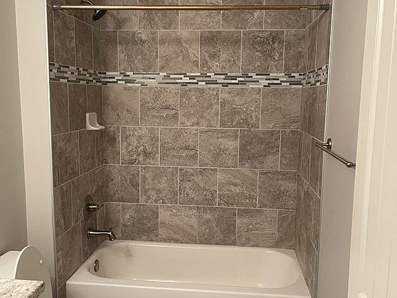 5th image of 5107 Smithfield Cir