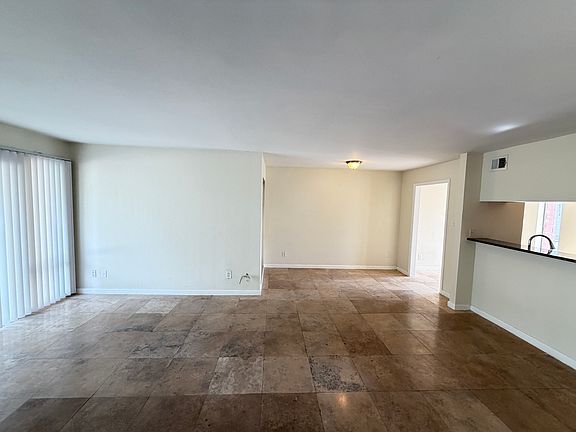 4th image of 778 Oakmont Ave Unit 309