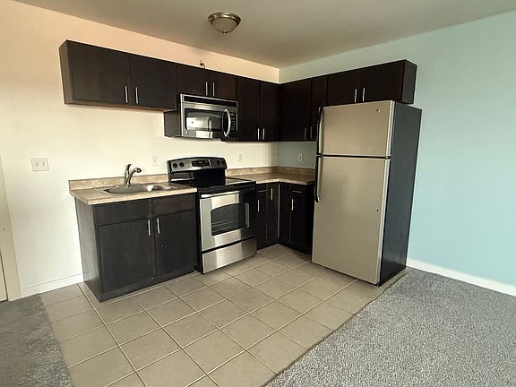 4th image of 413 Main St APT 204